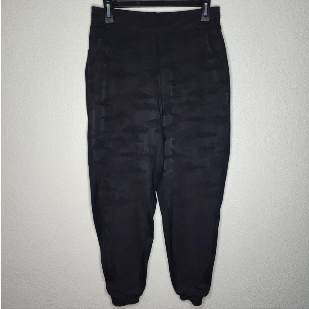 Athleta Brooklyn Jogger Black Camo size 2